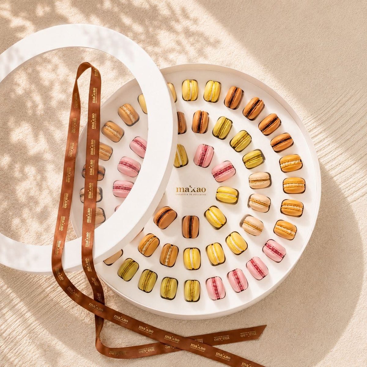 Grand coffret rond Makao et son ruban